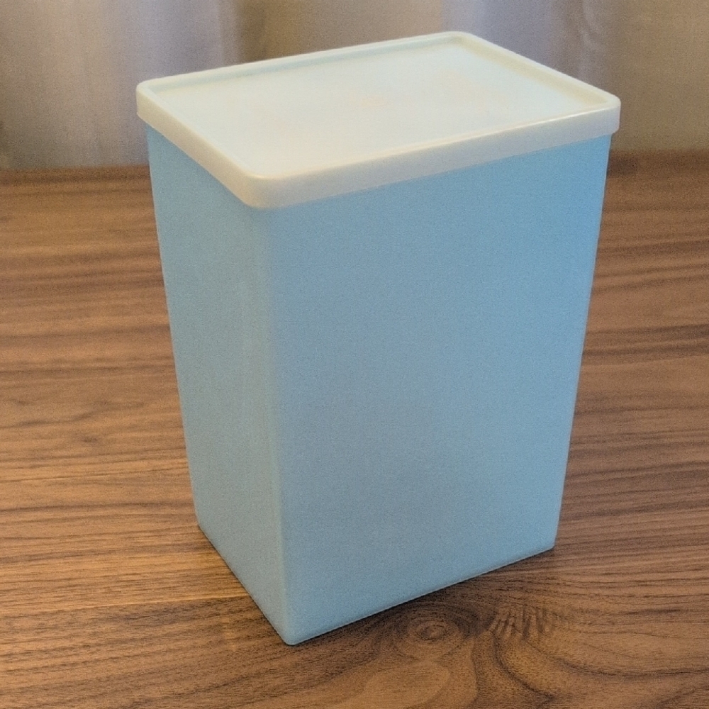 Vintage Tupperware Blue Big Freeze Container